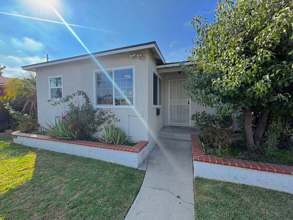 15203 Graystone Ave in Norwalk, CA - Building Photo