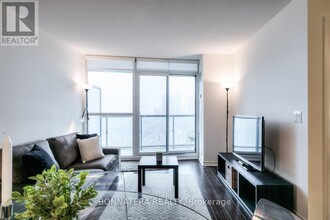 19-2819 Grand Trunk Crescent in Toronto, ON - Building Photo - Building Photo