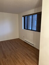 152 Thorold Rd in Welland, ON - Building Photo - Building Photo