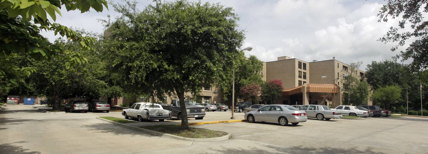 Oak Park Plaza in Baton Rouge, LA - Building Photo