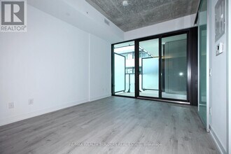 161-161 Roehampton Ave in Toronto, ON - Building Photo - Building Photo