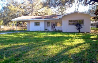 34782 Evergreen Way in Dade City, FL - Building Photo
