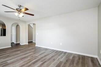 3034 Elbib Dr in St. Cloud, FL - Foto de edificio - Building Photo