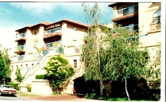 Santos Plaza Apartments