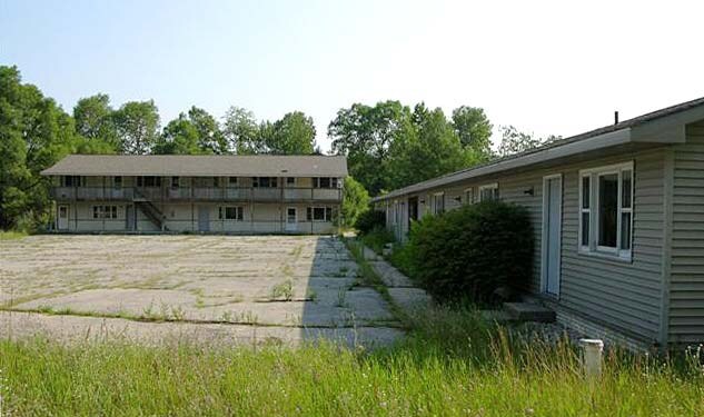 8528 Valley Rd NW in Rapid City, MI - Foto de edificio