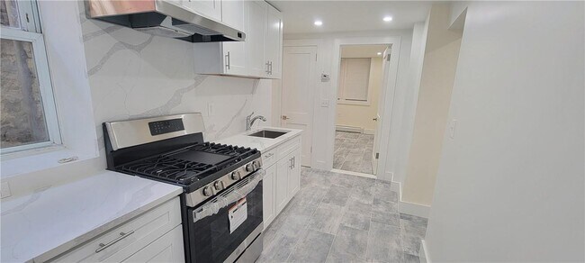 15 Woodlawn Ave in Yonkers, NY - Building Photo - Building Photo