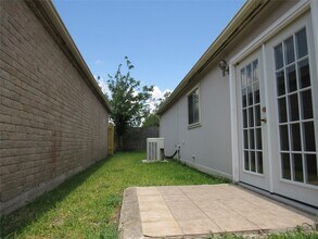 3926 Summit Valley Dr in Houston, TX - Building Photo - Building Photo