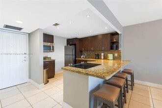 200 Leslie Dr in Hallandale Beach, FL - Building Photo - Building Photo