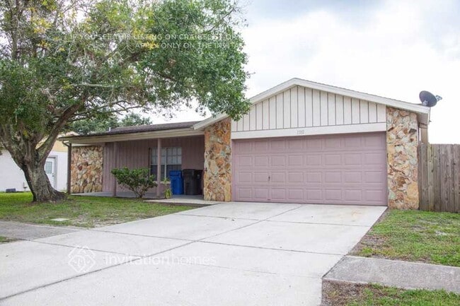 1310 Blossom Brook Ct in Brandon, FL - Building Photo - Building Photo