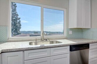6318 Caminito Andreta in San Diego, CA - Building Photo - Building Photo