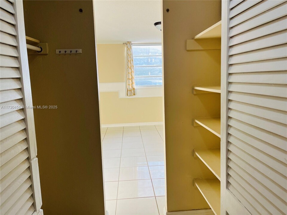 1913 S Ocean Dr, Unit 109 in Hallandale Beach, FL - Building Photo