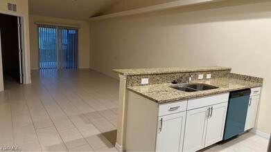 1035 Andalusia Blvd in Cape Coral, FL - Foto de edificio - Building Photo