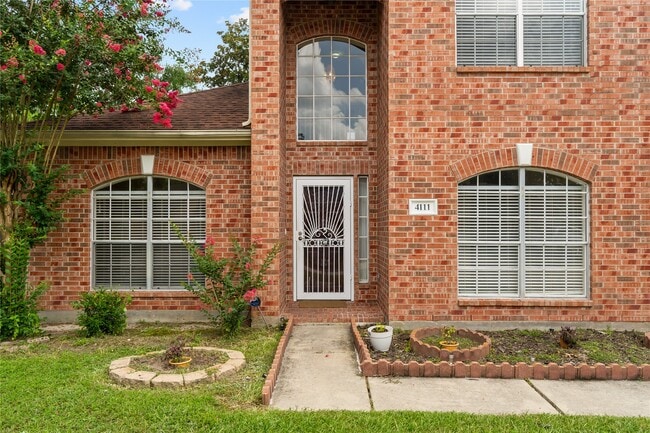 4111 Surreydon Dr