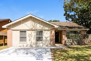 13427 Boonway Dr in Houston, TX - Building Photo