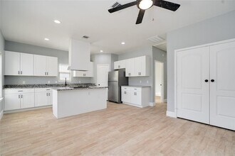 5754 Reed Rd in Houston, TX - Building Photo - Building Photo