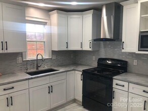 1531 Longleaf Dr in Charlotte, NC - Building Photo - Building Photo