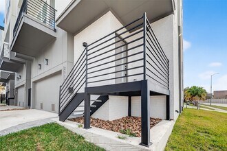 2511 N MacGregor Way in Houston, TX - Foto de edificio - Building Photo