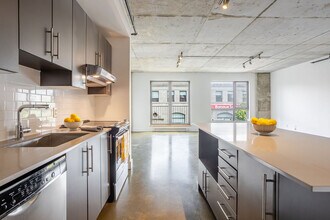 5220 Jeanne-Mance Rue in Montréal, QC - Building Photo - Building Photo