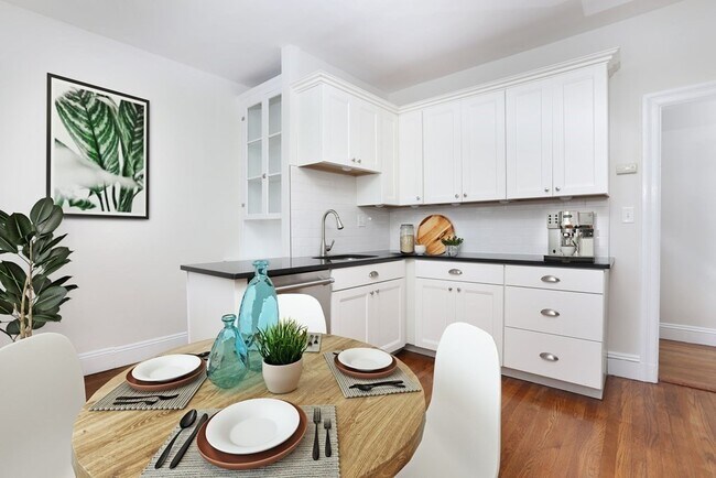 123 Winthrop Rd in Brookline, MA - Building Photo - Building Photo