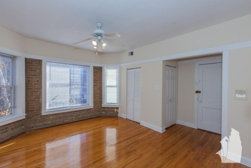 859 W Cornelia Ave in Chicago, IL - Building Photo