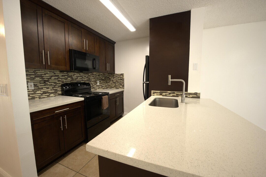 1824 Meadows Cir W in Boynton Beach, FL - Building Photo