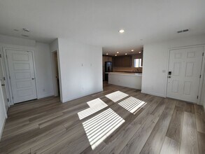 10768 Blake Gardens Ct in Las Vegas, NV - Building Photo - Building Photo