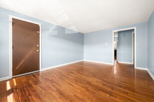 30 Deerfield Ct, Unit C in East Hartford, CT - Building Photo