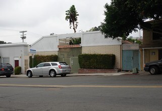 Fern Glen Cottages in San Diego, CA - Foto de edificio - Building Photo