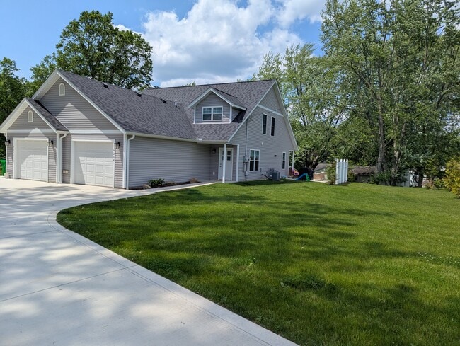 4264 Stow Rd, Unit Right Side