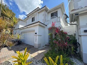 7131 NW 114th Ct in Doral, FL - Building Photo - Building Photo