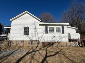 2227 Sunshine Ave in Winston-Salem, NC - Building Photo - Building Photo