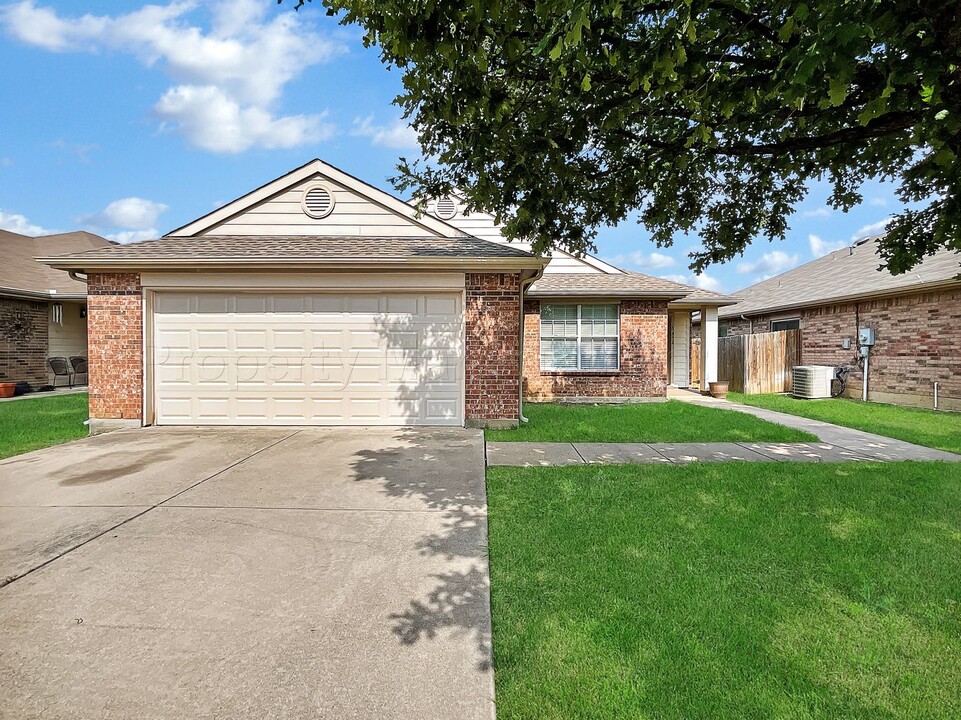 10856 Braemoor Dr in Haslet, TX - Foto de edificio