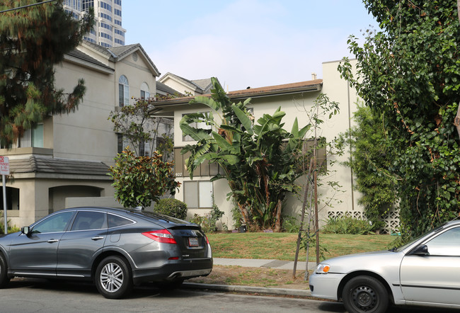 927 N Louise St in Glendale, CA - Building Photo - Building Photo