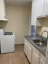 2567 Foothill Blvd in Oakland, CA - Foto de edificio - Building Photo