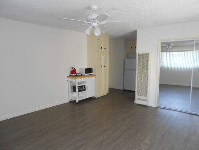 1812 Corinth Ave in Los Angeles, CA - Building Photo - Building Photo