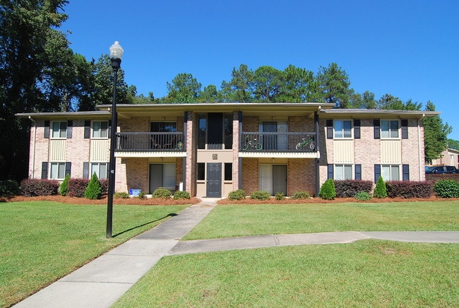 Carriage Place Condominiums in Columbia, SC - Foto de edificio - Building Photo