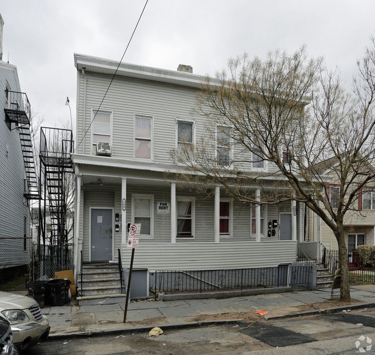 302-304 Van Houten St in Paterson, NJ - Building Photo