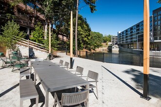 Vinings Lofts and Apartments in Atlanta, GA - Foto de edificio - Building Photo