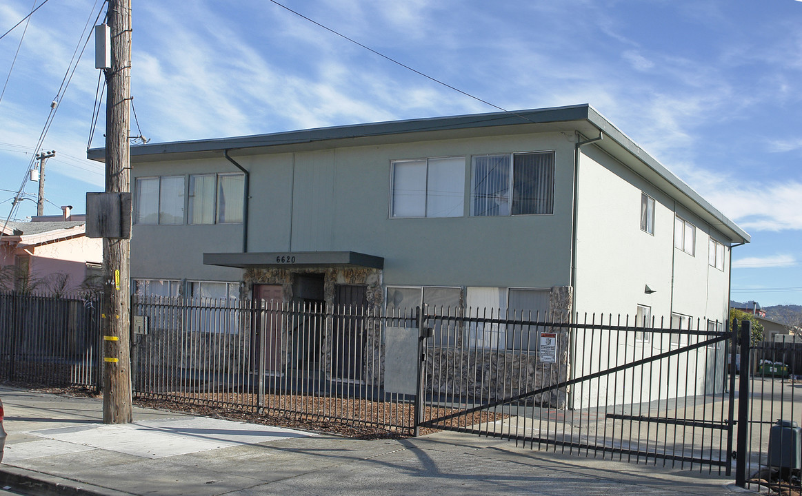 6620 Herzog St in Oakland, CA - Building Photo