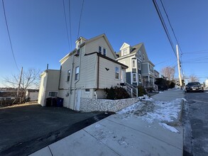 76 Pearl Ave, Unit #2 in Revere, MA - Foto de edificio - Building Photo