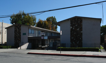 Creekside Garden Apartments in San Jose, CA - Building Photo - Building Photo