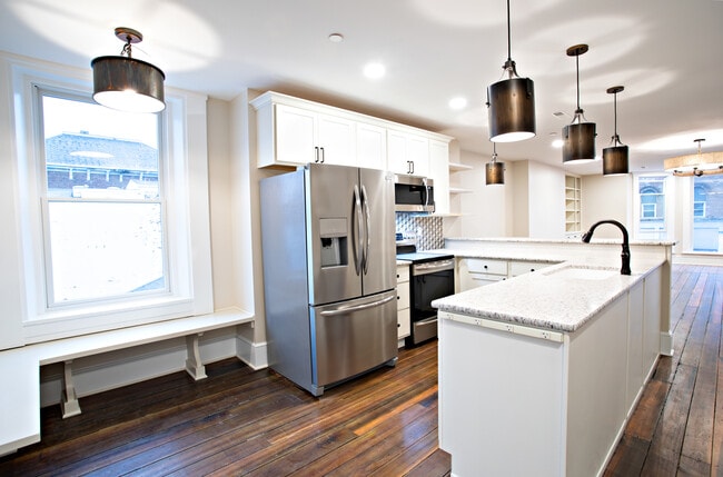 100 W Main St, Unit Apartment 1 in Cambridge City, IN - Building Photo - Building Photo