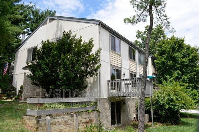 24 Dendron Ct in Parkville, MD - Foto de edificio - Building Photo