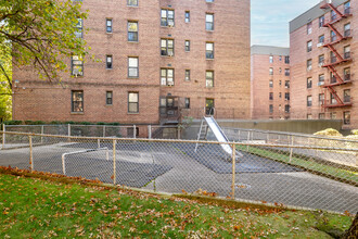 Briarwood Court in Jamaica, NY - Building Photo - Building Photo