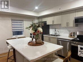 10A Lookout Dr in Bowmanville, ON - Building Photo - Building Photo