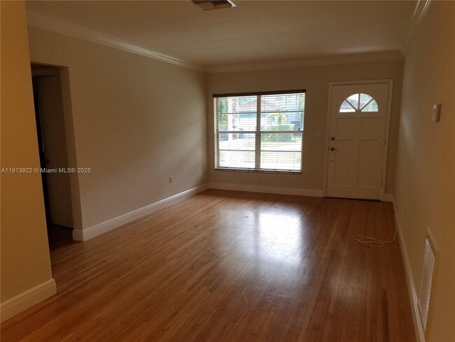 3915 SW 60th Ave in Miami, FL - Building Photo - Building Photo