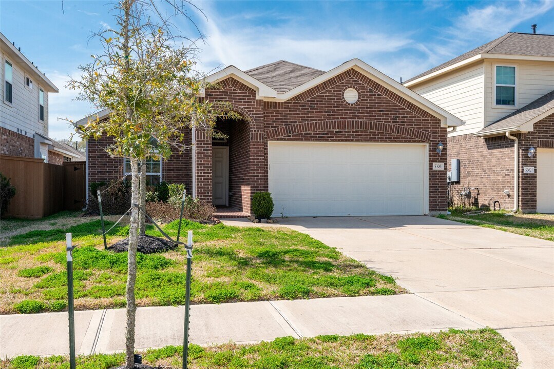 5306 Windy Plantation Dr in Brookshire, TX - Building Photo