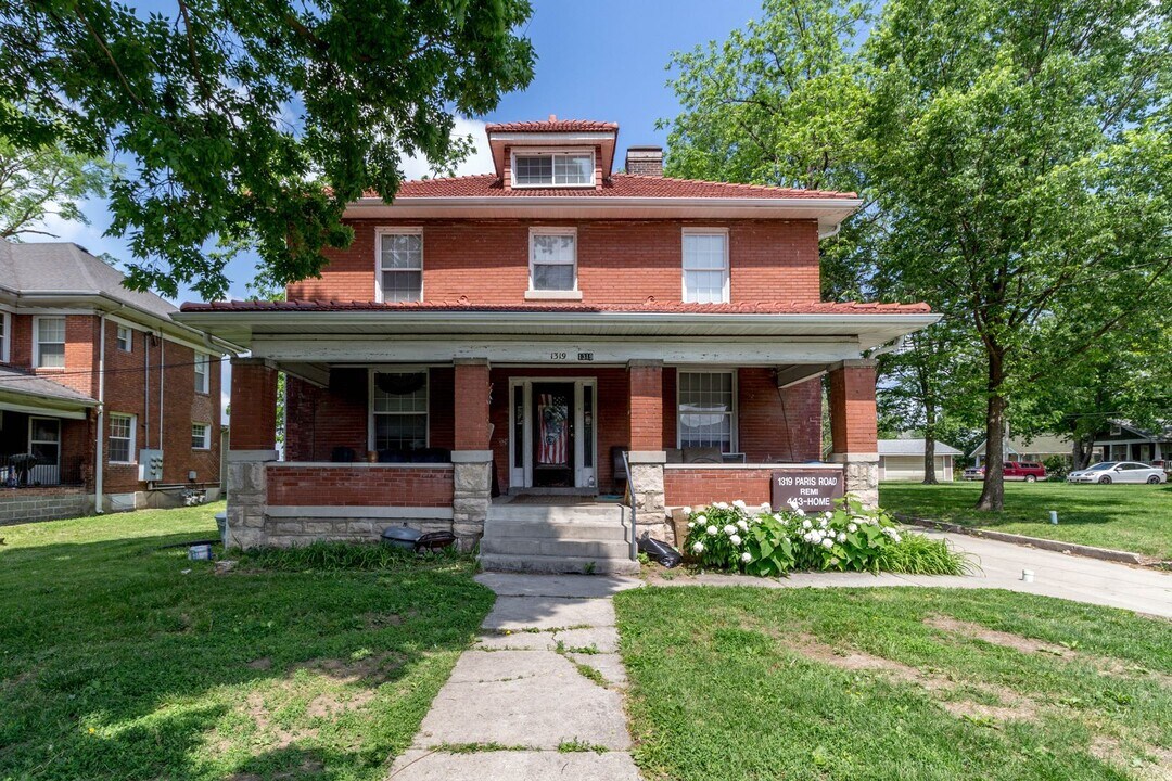 1319 Paris Rd in Columbia, MO - Building Photo