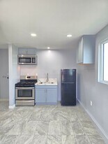45114 16th St W in Lancaster, CA - Building Photo