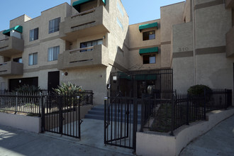 310 N Heliotrope Dr in Los Angeles, CA - Building Photo - Building Photo